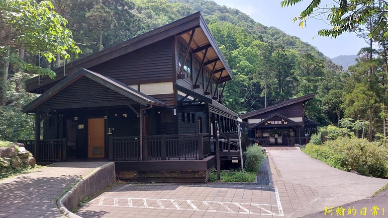 [踢不爛大地遊戲] 輕鬆健行、觀瀑心靜，享受芬多精與負離子 滿月圓國家森林遊樂區步道群