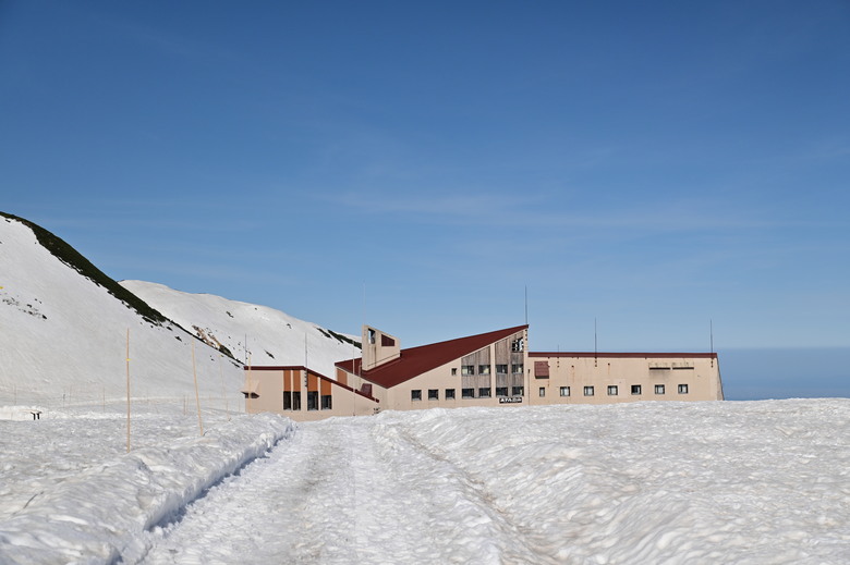 白雪皚皚的立山黑部與鬱鬱葱葱的上高地散步之旅-下