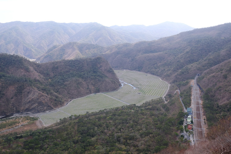 點我看大圖 【巴層巴墨山】遺世獨立卻讓人驚艷的西瓜河秘境 | 山頂無敵視野環繞