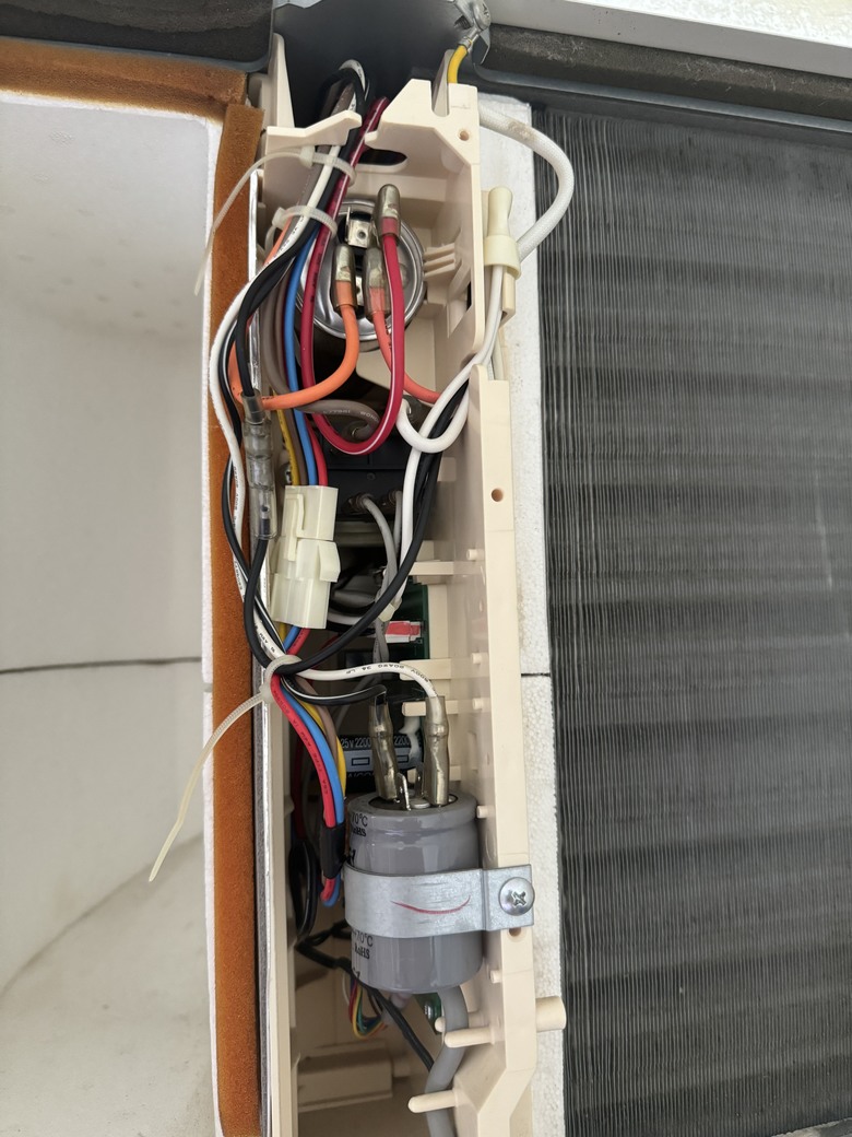 日立冷氣不冷,壓縮機異常現象維修