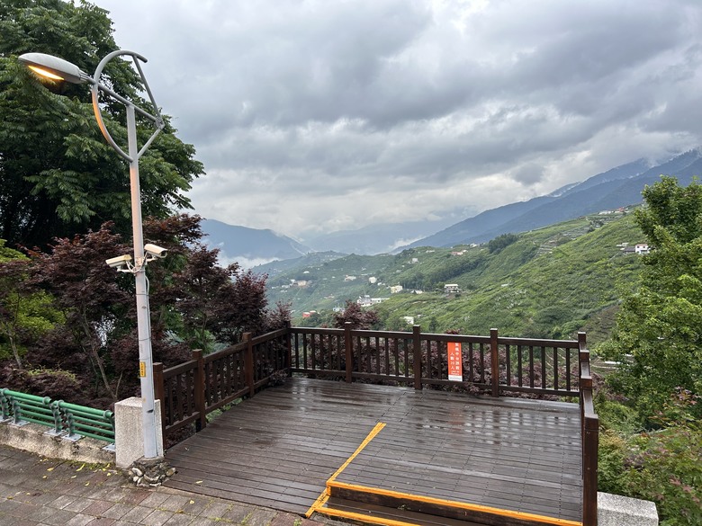 晨 騎 梨 山 ( 上 集 ) 發 現 梨 山
