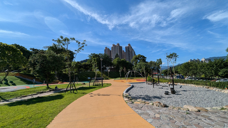 【不是遊記 - 7】新店河濱公園溜小孩新鮮據點(兔子窩、戲水河道、碧潭堰 三點一線)