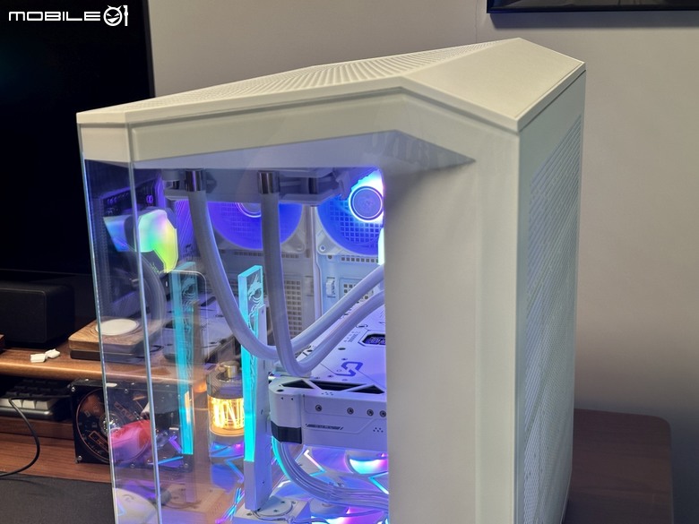 新海景房機殼!微星 MAG PANO 100L PZ 裝機