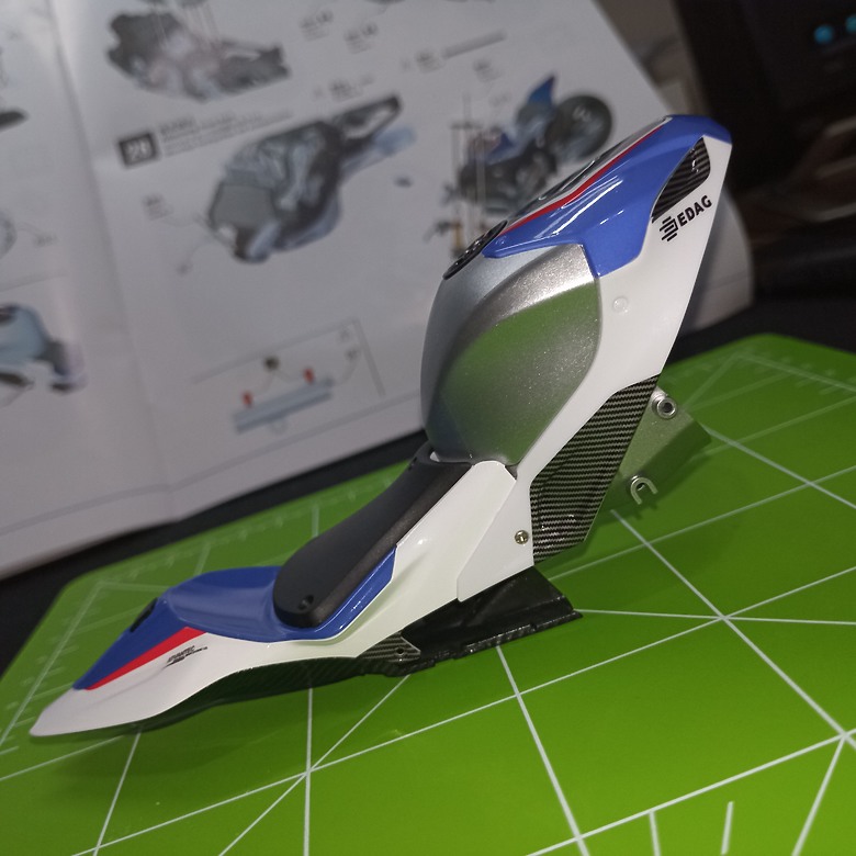 【模型新手也能輕鬆組 Part2】從0到100帶你一起組裝，MENG 1/9 BMW HP4 RACE MT-004s 重機模型 悅色版