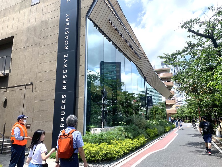點我看大圖 <日本>2023東京放飛自我~中目黑星巴克旗艦店的春櫻與夏葉