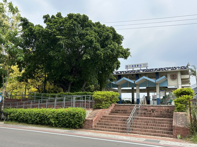 騎遊六塊厝車站、下淡水溪鐵橋園區