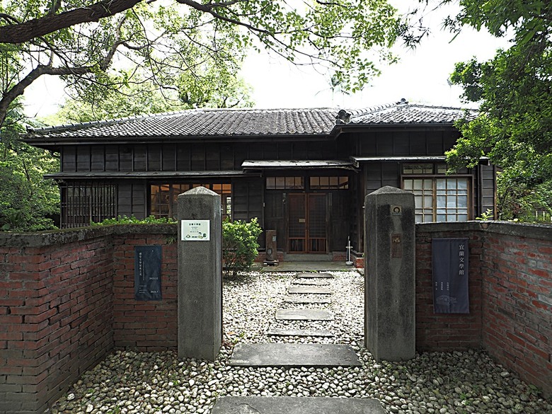 宜蘭文學館、宜蘭設治紀念館、宜蘭人故事館、蘭陽原創館、丟丟噹森林公園、幾米廣場 — 搭火車去宜蘭旅行之 宜蘭城南散步