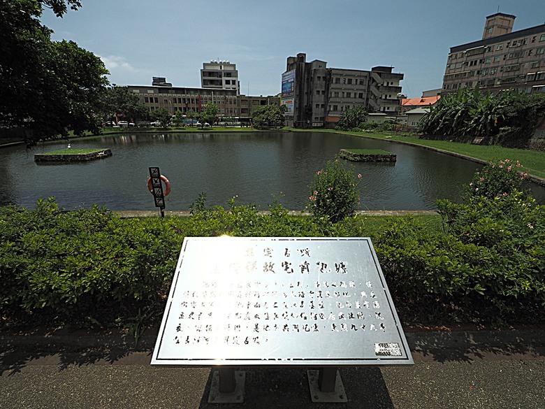 頭城老街(北門福德祠、盧纘祥公館、開蘭媽祖慶元宮、南門福德祠)、李榮春文學館、頭城文創園區,還有美味的車站前阿伯炸蛋蔥油餅 — 搭火車去宜蘭旅行之 頭城散步