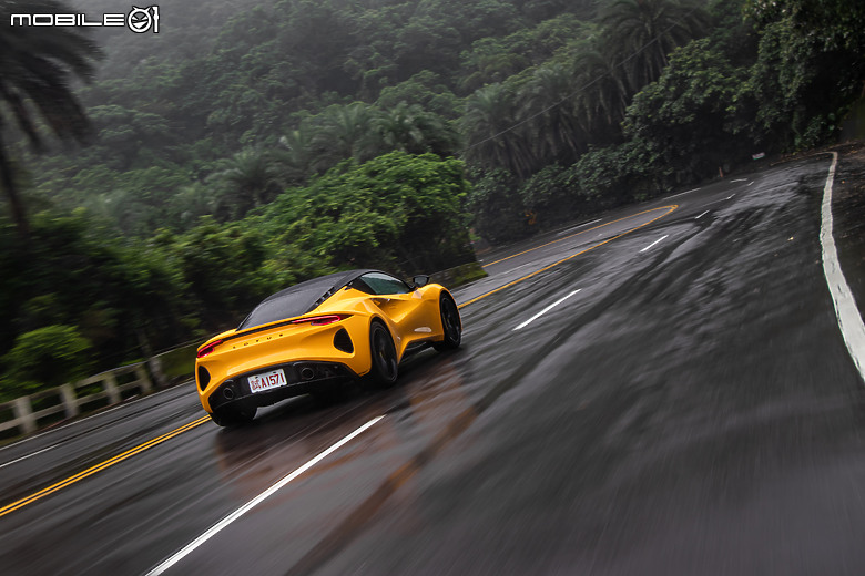 Lotus Emira V6 First Edition 試駕|純種跑車就該如此打造!