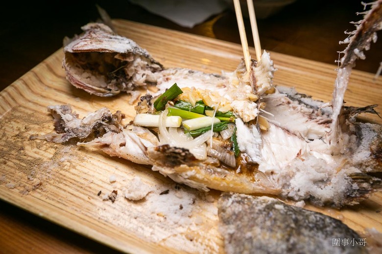 龍潭餐酒推薦-吉娜魯岸原民風味居，阿美族的熱情與美食都在這裡！大推烤魚跟韭菜臭豆腐喔喔喔！