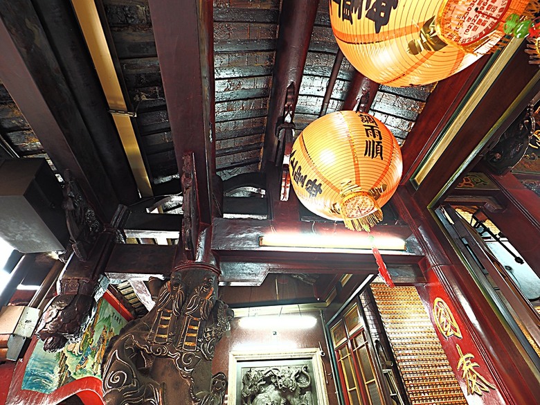 頭城老街(北門福德祠、盧纘祥公館、開蘭媽祖慶元宮、南門福德祠)、李榮春文學館、頭城文創園區，還有美味的車站前阿伯炸蛋蔥油餅 — 搭火車去宜蘭旅行之 頭城散步