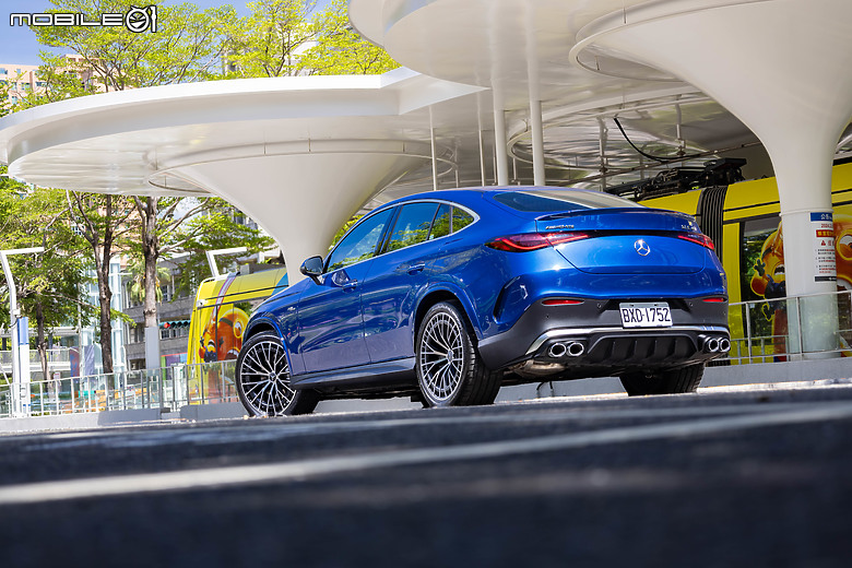 Mercedes-AMG GLC 43 4MATIC Coupe 試駕|當家休旅秀肌肉,內外兼具的運動好手!