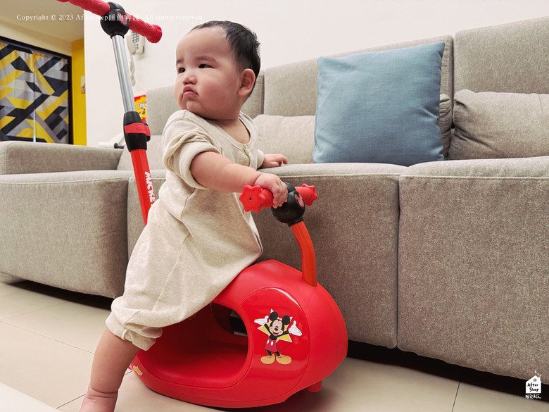 點我看大圖 4 IN 1迪士尼米奇四合一滑板車開箱_BABY CITY 娃娃城線上商城