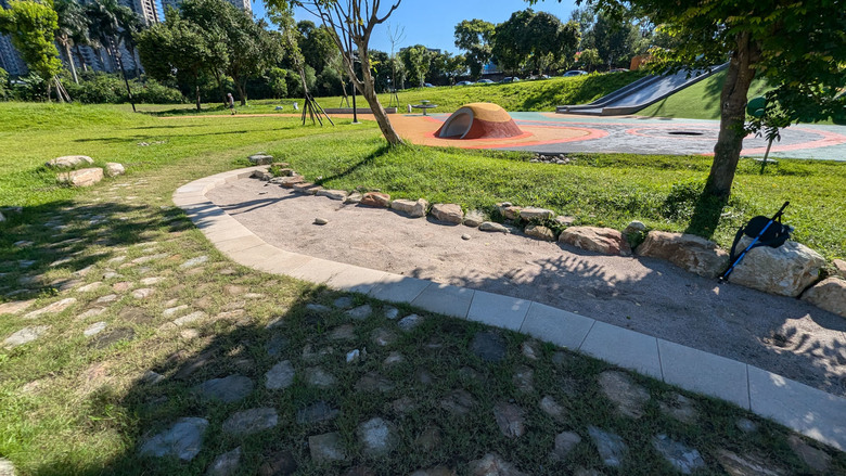 【不是遊記 - 7】新店河濱公園溜小孩新鮮據點(兔子窩、戲水河道、碧潭堰 三點一線)