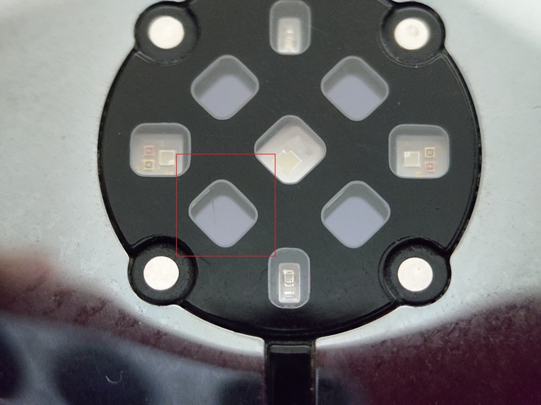 Pixel Watch 2 背面容易刮傷是正常的嗎？