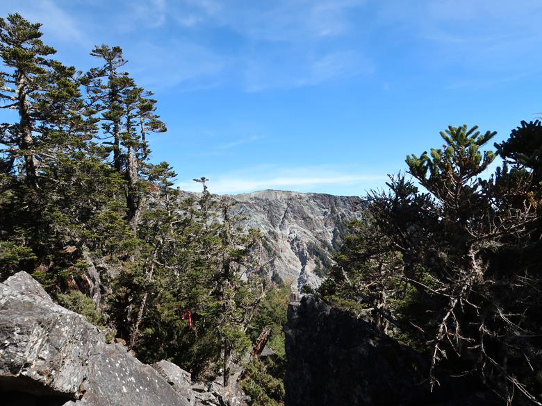 點我看大圖 【南橫溪頭山】媲美南橫三星百岳的一座巨岩高山