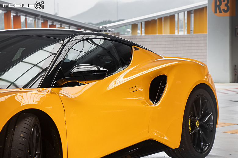 Lotus Emira V6 First Edition 試駕|純種跑車就該如此打造!