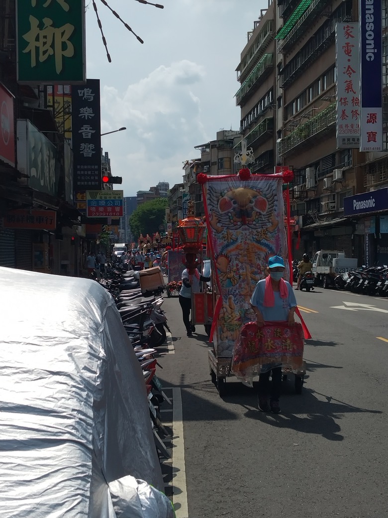 點我看大圖 這兩天你可能沒看過的陣頭 - 陸上遊江/鍾馗嫁妹/北港犁炮