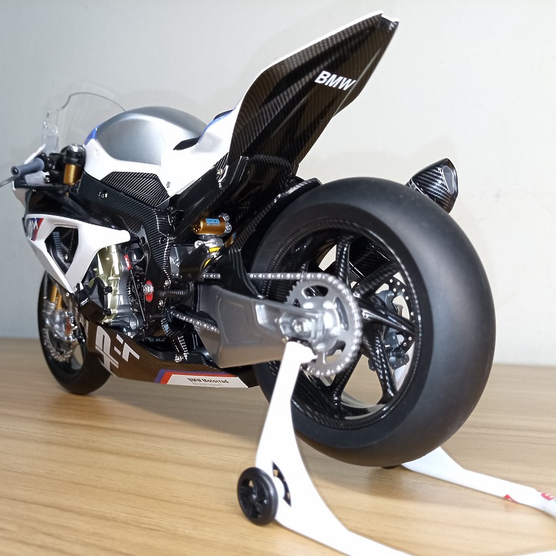 【模型新手也能輕鬆組 Part2】從0到100帶你一起組裝，MENG 1/9 BMW HP4 RACE MT-004s 重機模型 悅色版