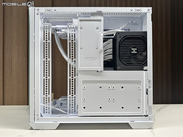 新海景房機殼!微星 MAG PANO 100L PZ 裝機