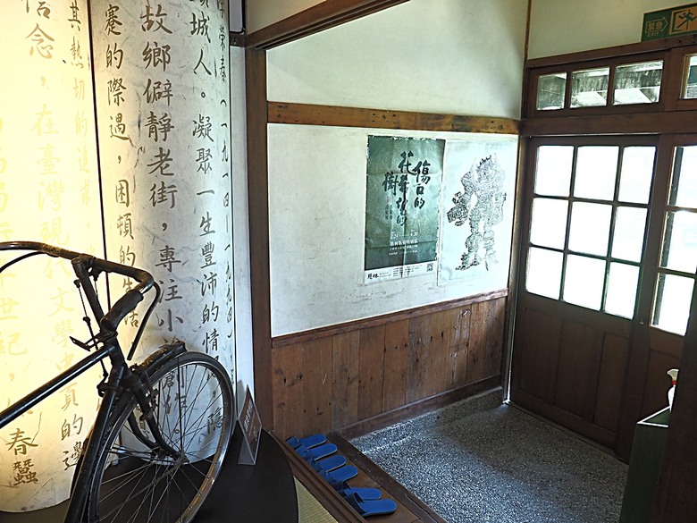 頭城老街(北門福德祠、盧纘祥公館、開蘭媽祖慶元宮、南門福德祠)、李榮春文學館、頭城文創園區,還有美味的車站前阿伯炸蛋蔥油餅 — 搭火車去宜蘭旅行之 頭城散步