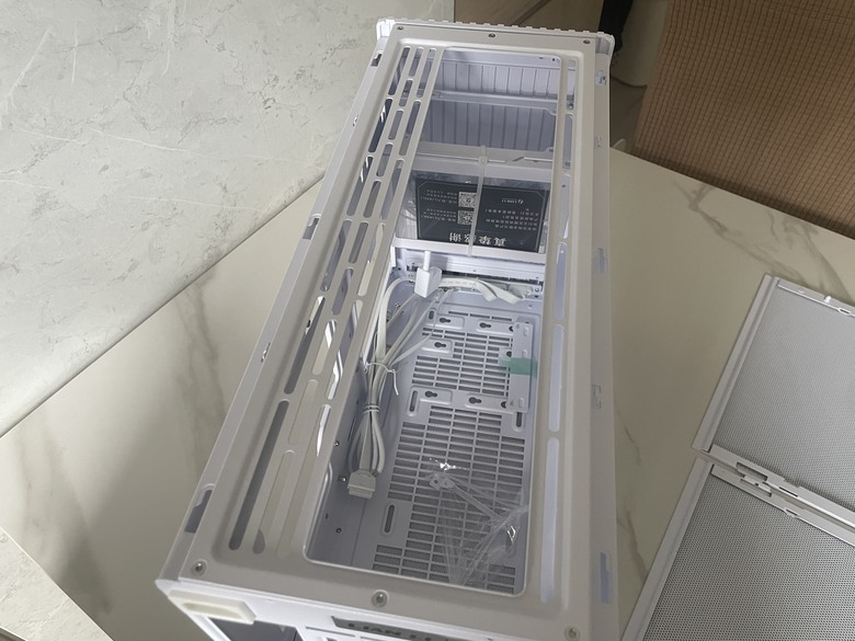 居然可以全部拆光光？！聯力A3-mATX一款緊湊靈活安裝的小機殼開箱