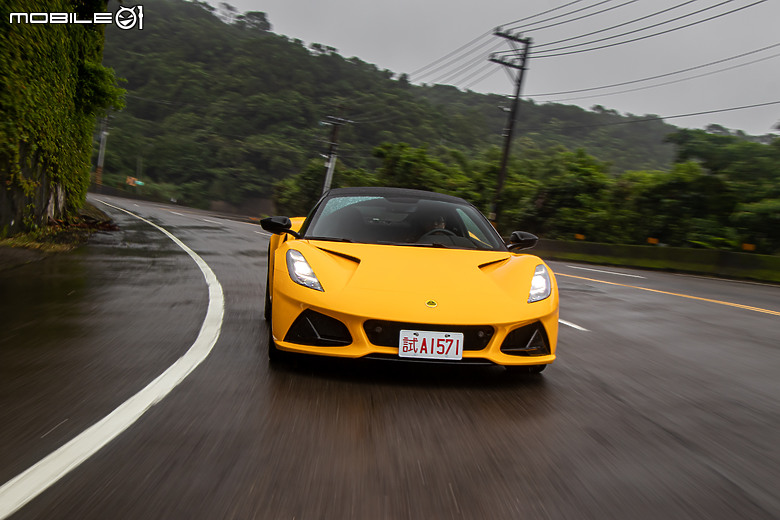 Lotus Emira V6 First Edition 試駕|純種跑車就該如此打造!