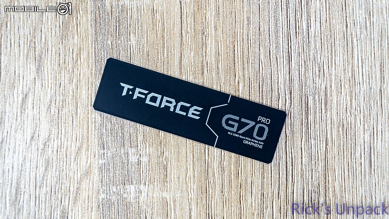 點我看大圖 【開箱】自帶石墨烯散熱片的頂速Gen4 SSD | T-FORCE G70 PRO PCIe Gen4 SSD