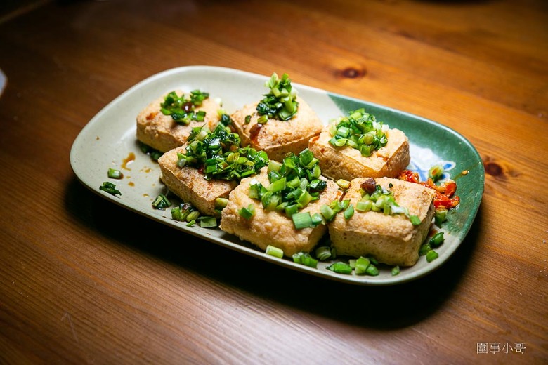 龍潭餐酒推薦-吉娜魯岸原民風味居，阿美族的熱情與美食都在這裡！大推烤魚跟韭菜臭豆腐喔喔喔！