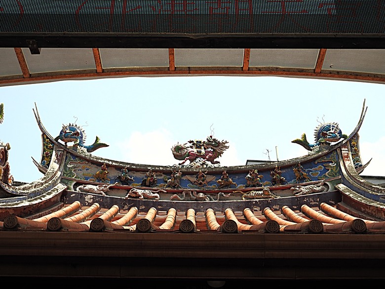 頭城老街(北門福德祠、盧纘祥公館、開蘭媽祖慶元宮、南門福德祠)、李榮春文學館、頭城文創園區,還有美味的車站前阿伯炸蛋蔥油餅 — 搭火車去宜蘭旅行之 頭城散步