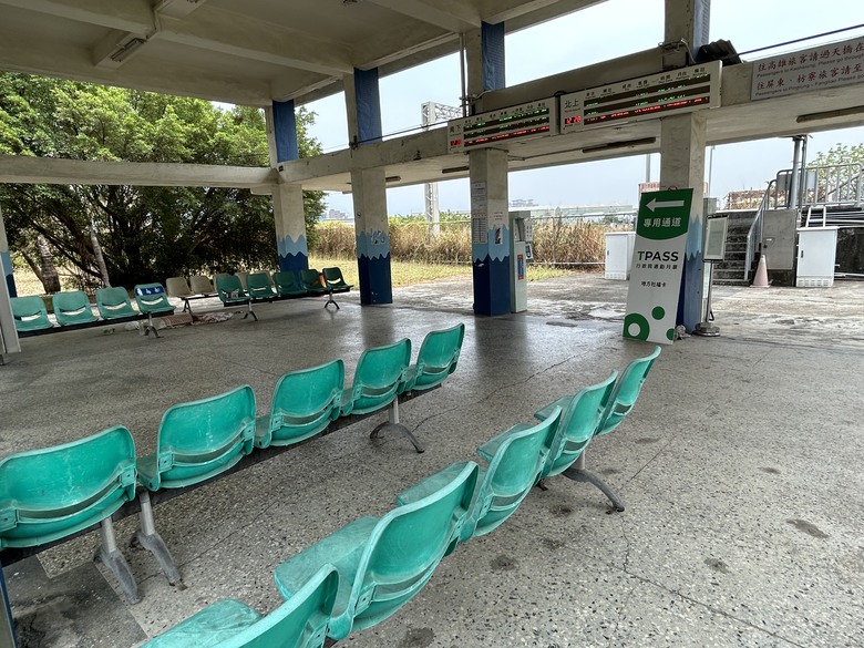 騎遊六塊厝車站、下淡水溪鐵橋園區
