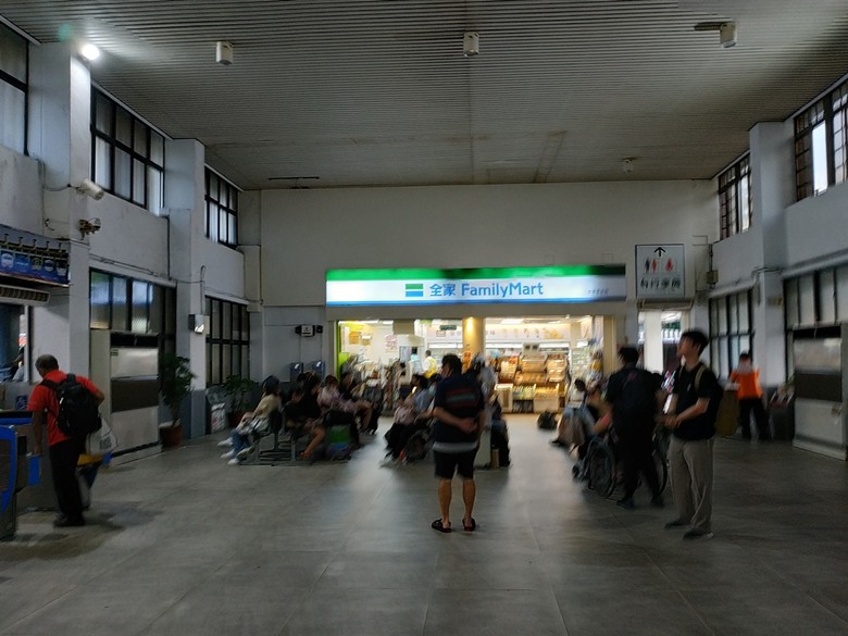 宜蘭文學館、宜蘭設治紀念館、宜蘭人故事館、蘭陽原創館、丟丟噹森林公園、幾米廣場 — 搭火車去宜蘭旅行之 宜蘭城南散步