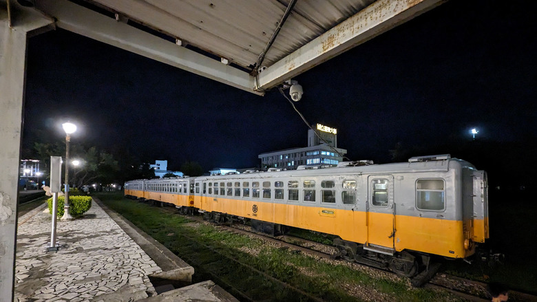 夜裡的生命之樹與光彩迷離 / 台東-鐵花村