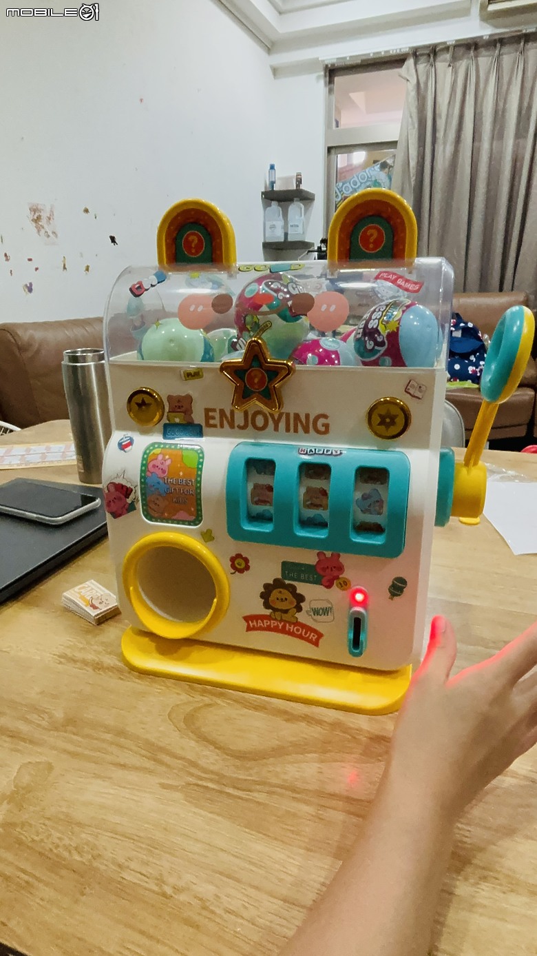 驚喜滿滿!幸運兔拉霸遊戲機開箱 - 全家同樂的歡樂新寵