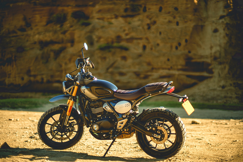 Scrambler 400X 交車蓋大樓！