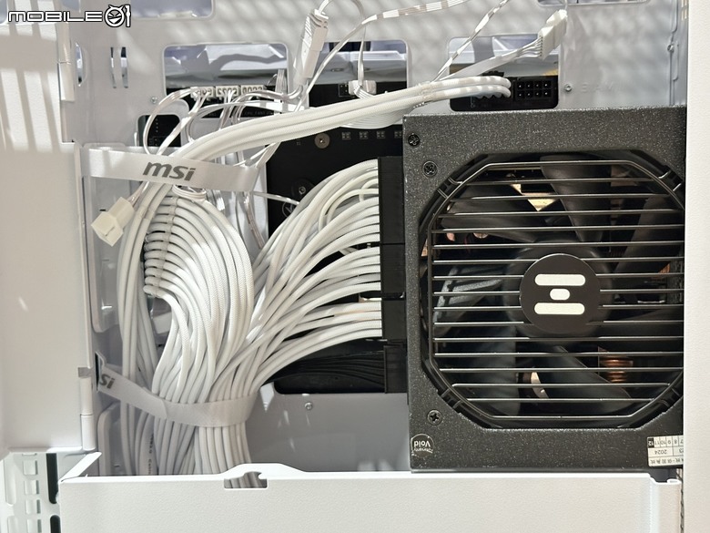 新海景房機殼!微星 MAG PANO 100L PZ 裝機