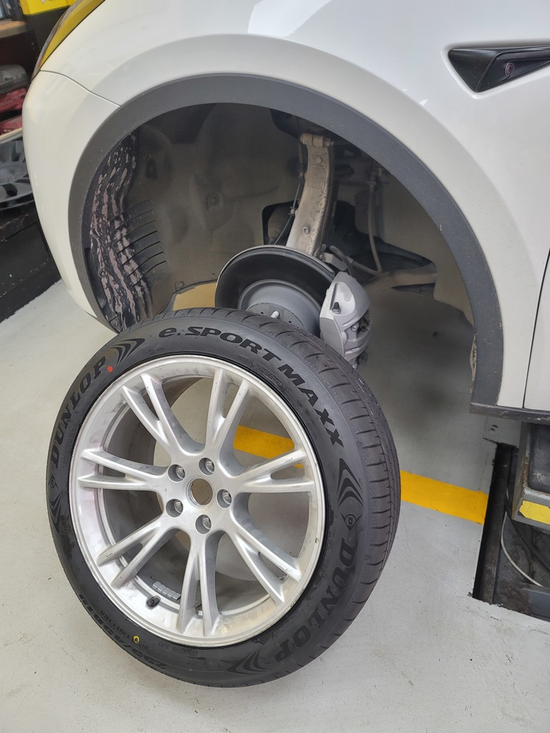 Dunlop e.Sport Maxx 電動車胎心得(Model Y)
