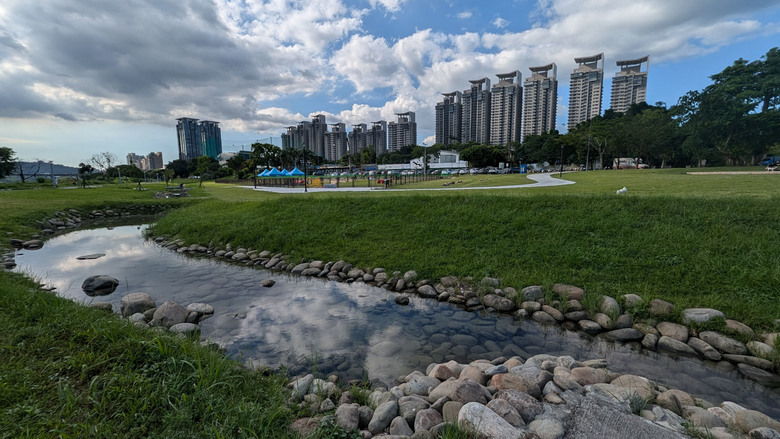 【不是遊記 - 7】新店河濱公園溜小孩新鮮據點(兔子窩、戲水河道、碧潭堰 三點一線)