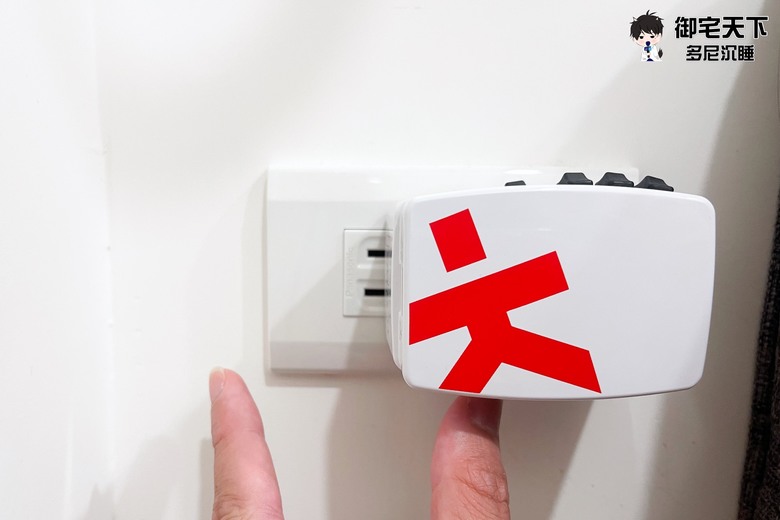 開箱|【瑞士 Skross】65W Type-C / USB PD 旅行萬國插頭氮化鎵充電器(1A1C) - 跨國使用無限制,帶來極速穩定的隨行充電體驗!