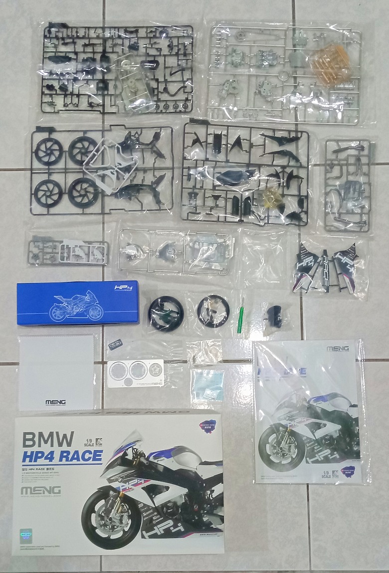 點我看大圖 【模型新手也能輕鬆組 Part2】從0到100帶你一起組裝,MENG 1/9 BMW HP4 RACE MT-004s 重機模型 悅色版