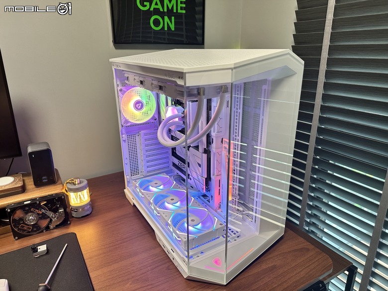 新海景房機殼!微星 MAG PANO 100L PZ 裝機