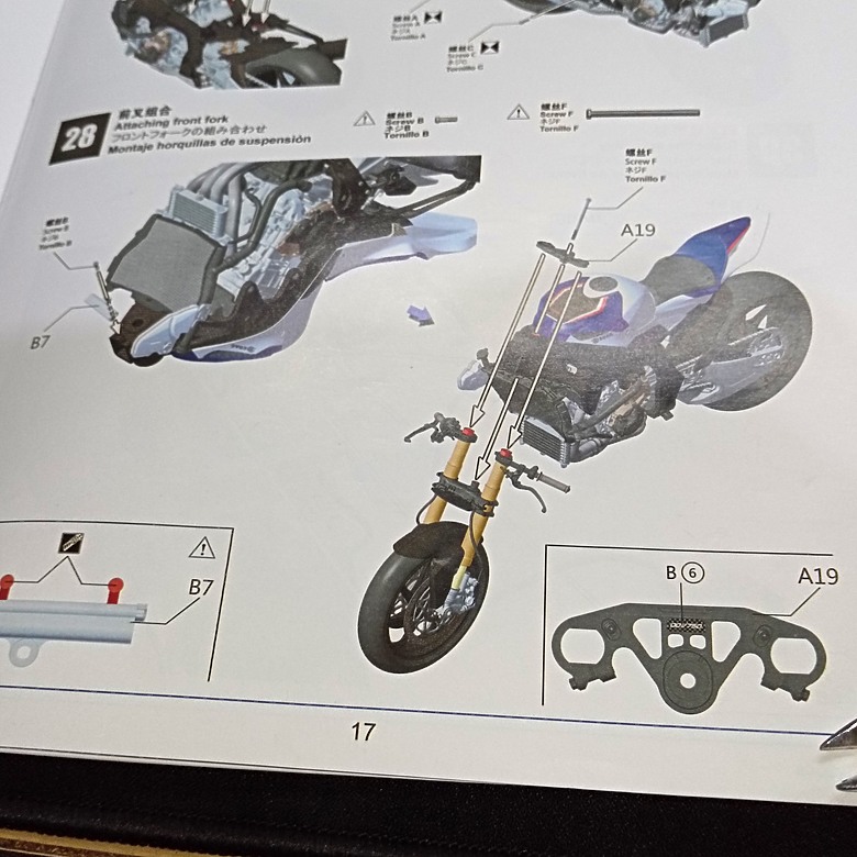 【模型新手也能輕鬆組 Part2】從0到100帶你一起組裝，MENG 1/9 BMW HP4 RACE MT-004s 重機模型 悅色版