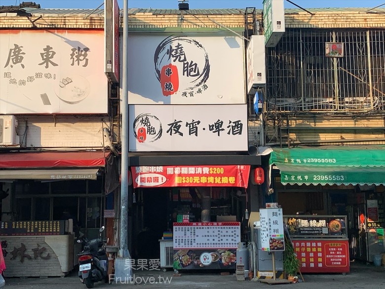 點我看大圖 每種食材有自己獨特的烤法,配上獨特的醬汁,好吃到停不下來,還有很道地的泰式涼拌媽媽麵