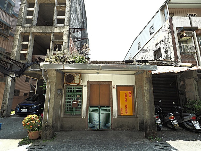 頭城老街(北門福德祠、盧纘祥公館、開蘭媽祖慶元宮、南門福德祠)、李榮春文學館、頭城文創園區,還有美味的車站前阿伯炸蛋蔥油餅 — 搭火車去宜蘭旅行之 頭城散步