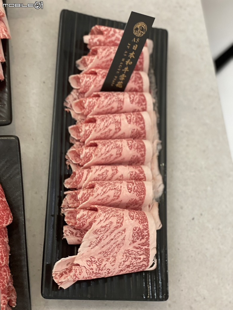 極鶴和牛鍋物：一場視覺與味蕾的頂級饗宴