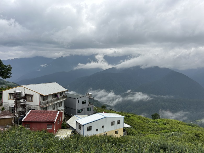 晨 騎 梨 山 ( 上 集 ) 發 現 梨 山