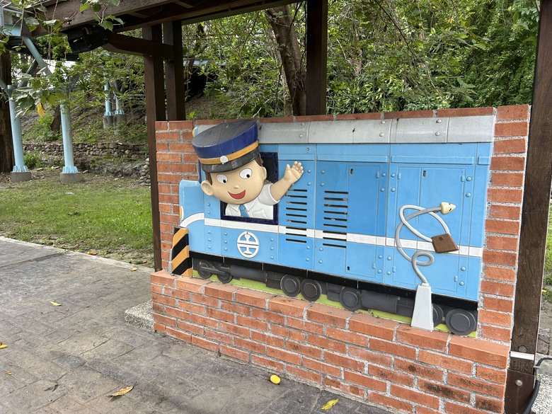 騎遊六塊厝車站、下淡水溪鐵橋園區