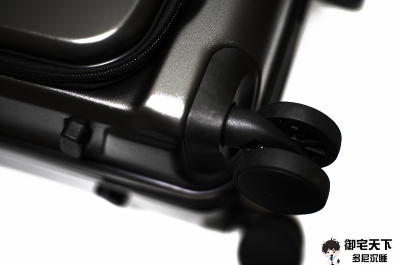 開箱｜Targus&reg; Pro-Tek&reg; 20 吋隨身行李箱 TBR043 - 輕便、耐用、好看，適合出差旅行之作！