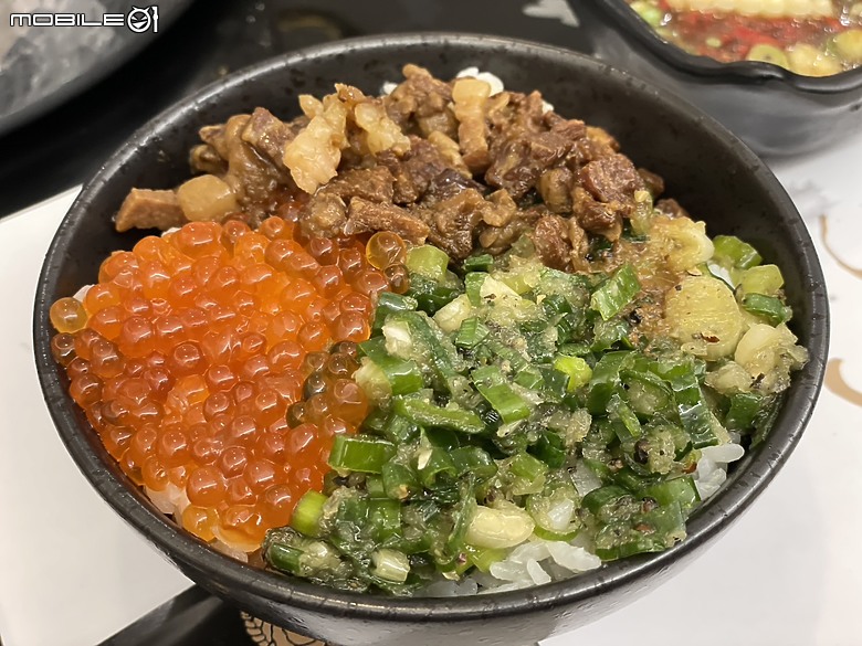 點我看大圖 極鶴和牛鍋物:一場視覺與味蕾的頂級饗宴