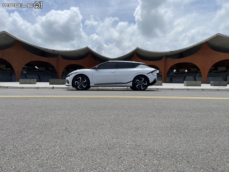 擁有KIA EV6 GT-LINE一年後的慢開箱
